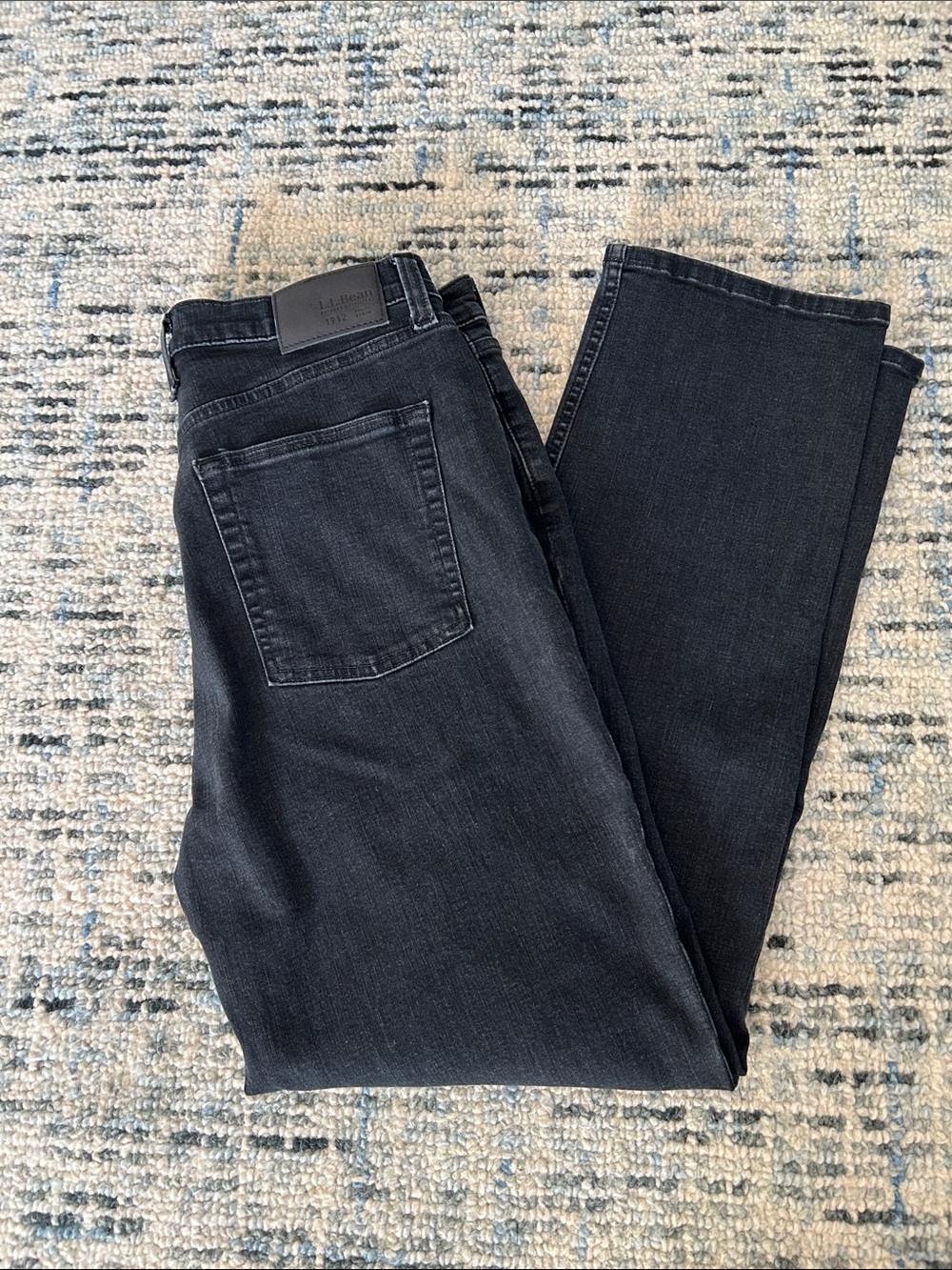 L.L. Bean Men's Black Classic Fit Jeans sz 34